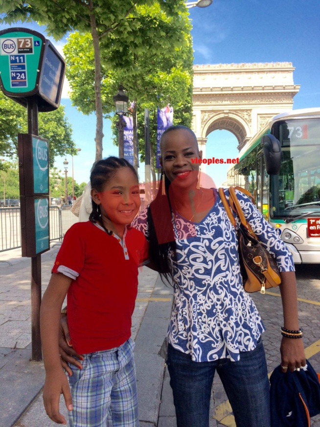 Madame cuisine, Alphie Ba dans "YEWULEN" sur la TFM en vacance à Paris. Madame cuisine, Alphie Ba dans "YEWULEN" sur la TFM en vacance à Paris.