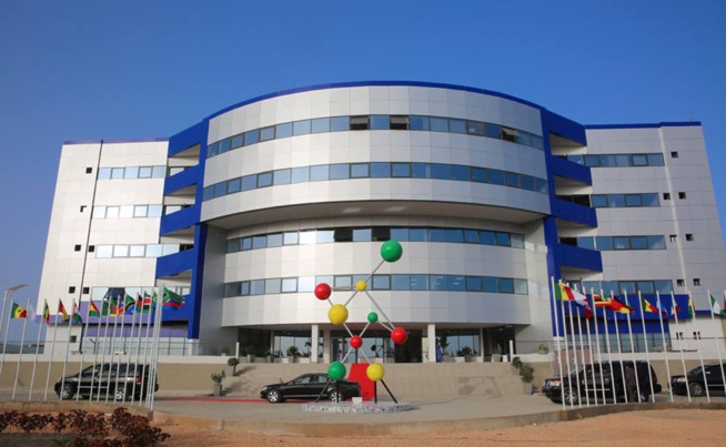 Macky Sall a inauguré l’institut de recherche en santé de surveillance épidémiologique et de formation de Diamniadio.