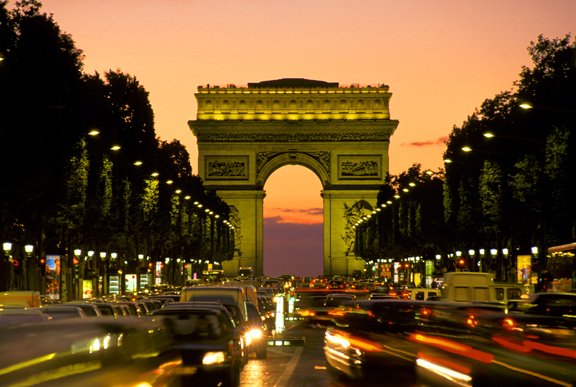 De nouveaux détails très troublants dévoilés sur l'assaillant des Champs-Elysées !