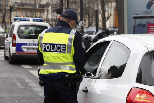 Il arrive au bac... escorté par les gendarmes