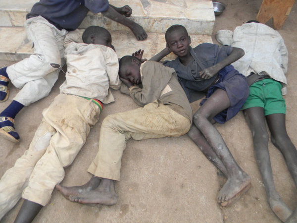 Macky Sall demande la poursuite des actions concertées visant le retrait intégral des « enfants de la rue » Macky Sall demande la poursuite des actions concertées visant le retrait intégral des « enfants de la rue »