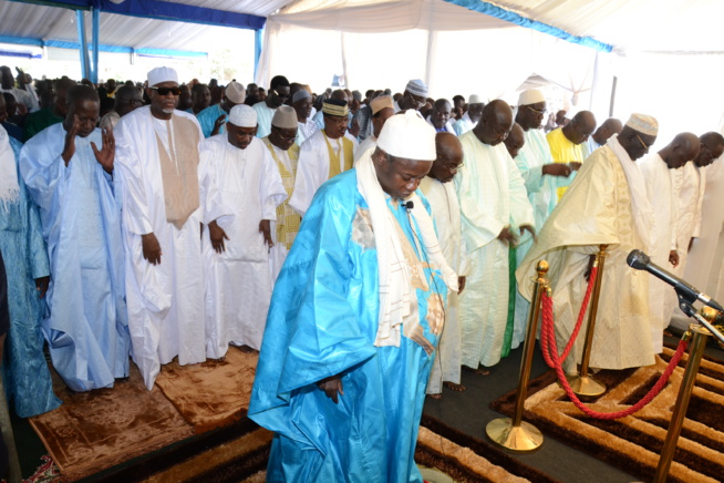 La priére de la Korité 2017 à Massilikoul djinn. Les temps forts . La priére de la Korité 2017 à Massilikoul djinn. Les temps forts .