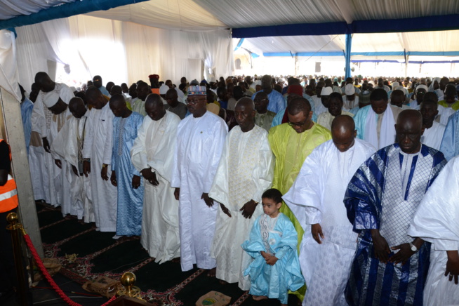 La priére de la Korité 2017 à Massilikoul djinn. Les temps forts . La priére de la Korité 2017 à Massilikoul djinn. Les temps forts .