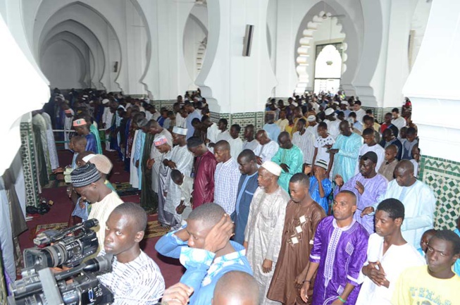 En images la prière de la Korité 2017 ce lundi 26 à la grande mosquée de Dakar.