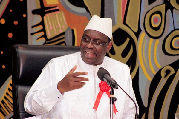 Ndogou de l'Emergence au Palais : Macky arrose ses députés de billets de banque et de billets d’avion Ndogou de l'Emergence au Palais : Macky arrose ses députés de billets de banque et de billets d’avion
