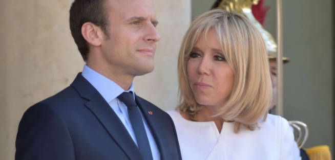 La réaction d'Emmanuel Macron lorsqu'on offre à sa femme une... crème anti-âge La réaction d'Emmanuel Macron lorsqu'on offre à sa femme une... crème anti-âge