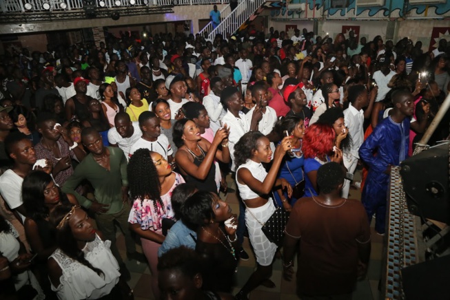 En images, Wally Seck chauffe ses fans au Penc Mi. En images, Wally Seck chauffe ses fans au Penc Mi.