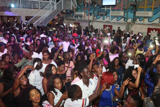 En images, Wally Seck chauffe ses fans au Penc Mi. En images, Wally Seck chauffe ses fans au Penc Mi.