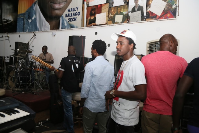 En images, Wally Seck chauffe ses fans au Penc Mi. En images, Wally Seck chauffe ses fans au Penc Mi.