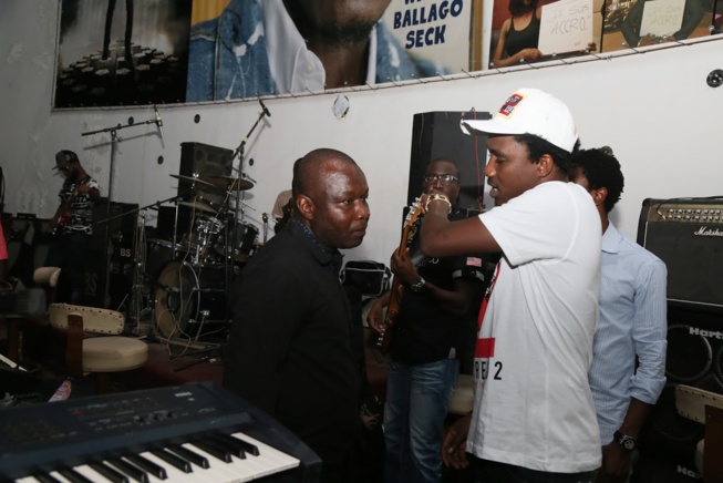 En images, Wally Seck chauffe ses fans au Penc Mi. En images, Wally Seck chauffe ses fans au Penc Mi.