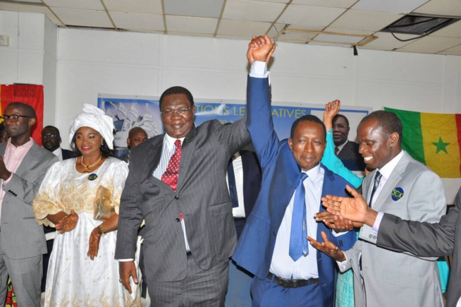 Me Ousmane Ngom du mouvement "Senegal Ça Kanam" à la rencontre des militants sur le 13 eme arrondissement à Paris Me Ousmane Ngom du mouvement "Senegal Ça Kanam" à la rencontre des militants sur le 13 eme arrondissement à Paris