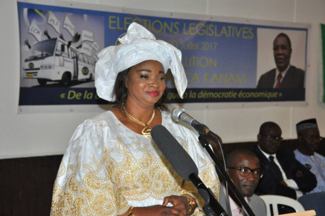 Me Ousmane Ngom du mouvement "Senegal Ça Kanam" à la rencontre des militants sur le 13 eme arrondissement à Paris Me Ousmane Ngom du mouvement "Senegal Ça Kanam" à la rencontre des militants sur le 13 eme arrondissement à Paris