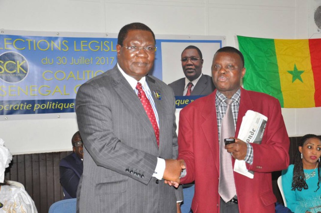 Me Ousmane Ngom du mouvement "Senegal Ça Kanam" à la rencontre des militants sur le 13 eme arrondissement à Paris Me Ousmane Ngom du mouvement "Senegal Ça Kanam" à la rencontre des militants sur le 13 eme arrondissement à Paris