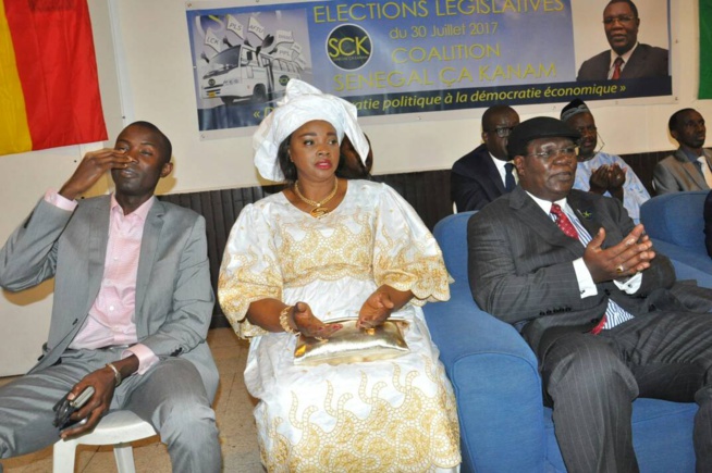 Me Ousmane Ngom du mouvement "Senegal Ça Kanam" à la rencontre des militants sur le 13 eme arrondissement à Paris Me Ousmane Ngom du mouvement "Senegal Ça Kanam" à la rencontre des militants sur le 13 eme arrondissement à Paris