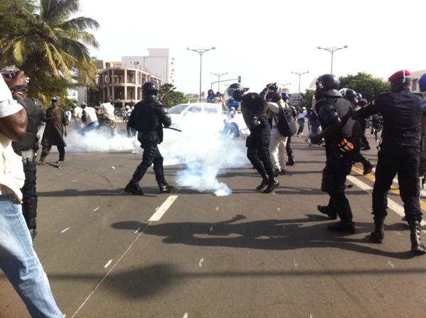 Manifestation devant l'Assemblée nationale : Les forces de l'ordre malmènent les protestataires