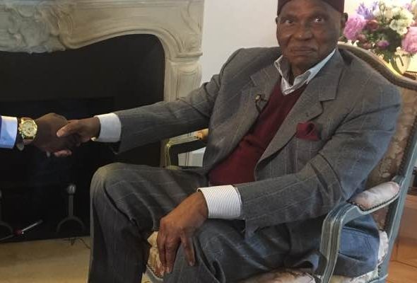 Abdoulaye Wade: « Ce que les autres présidents ont fait pour mettre leur fils au pouvoir, je pouvais le… Abdoulaye Wade: « Ce que les autres présidents ont fait pour mettre leur fils au pouvoir, je pouvais le…
