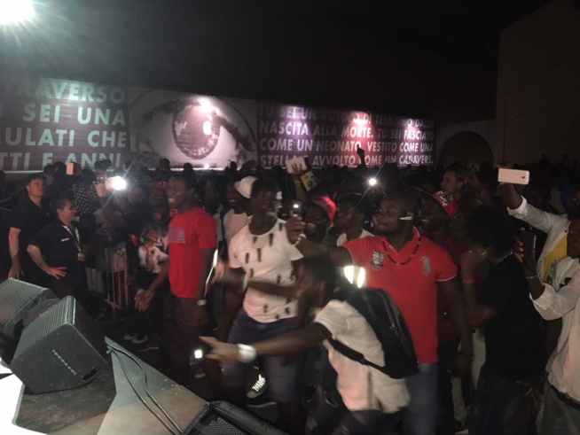 En images du concert de Pape Diouf à Prato en Italie ce samedi. Regardez En images du concert de Pape Diouf à Prato en Italie ce samedi. Regardez