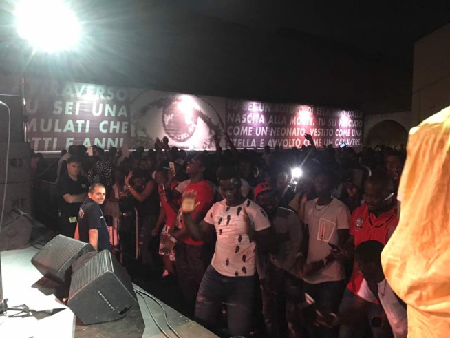 En images du concert de Pape Diouf à Prato en Italie ce samedi. Regardez En images du concert de Pape Diouf à Prato en Italie ce samedi. Regardez