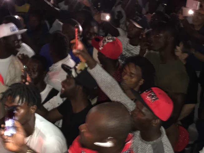 En images du concert de Pape Diouf à Prato en Italie ce samedi. Regardez En images du concert de Pape Diouf à Prato en Italie ce samedi. Regardez