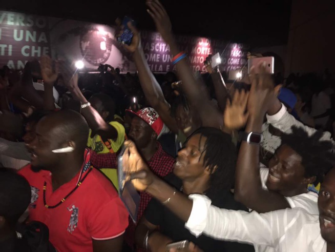 En images du concert de Pape Diouf à Prato en Italie ce samedi. Regardez En images du concert de Pape Diouf à Prato en Italie ce samedi. Regardez