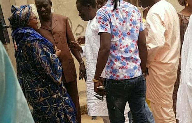 EN IMAGE: LES RETROUVAILLES DE THIONE SECK ET ASSANE NDIAYE…. EN IMAGE: LES RETROUVAILLES DE THIONE SECK ET ASSANE NDIAYE….