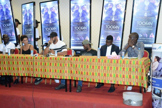 JOUR J- 02: TOOFAN face à la presse Sénégalaise pour le concert du 15 juillet à l'Esplanade du grand theatre. JOUR J- 02: TOOFAN face à la presse Sénégalaise pour le concert du 15 juillet à l'Esplanade du grand theatre.