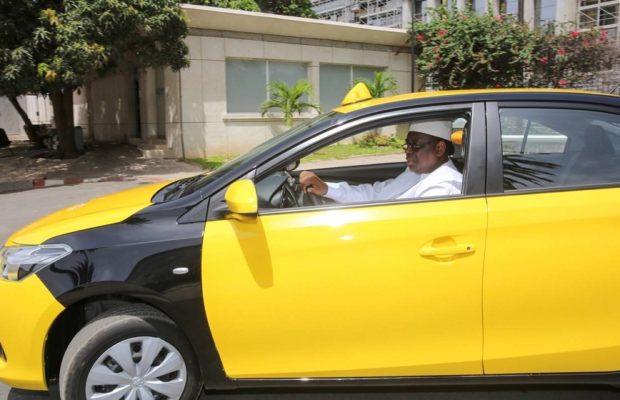 Après  taxis bleue, sister taxi,le Président Macky Sall lance son projet de Taxi emergent …