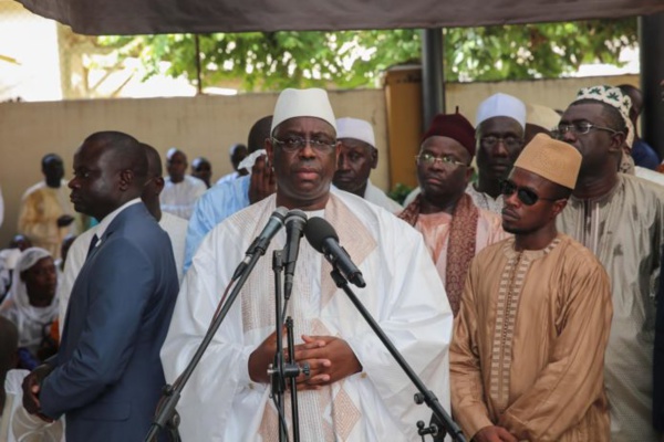 Drame de Demba Diop: le Président Macky Sall : L'Etat appuie les familles des victimes dans la prise en charge des frais des obsèques Drame de Demba Diop: le Président Macky Sall : L'Etat appuie les familles des victimes dans la prise en charge des frais des obsèques
