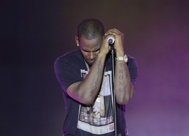 R. Kelly accusé d’être le gourou d’une secte maintenant des femmes en esclavage R. Kelly accusé d’être le gourou d’une secte maintenant des femmes en esclavage