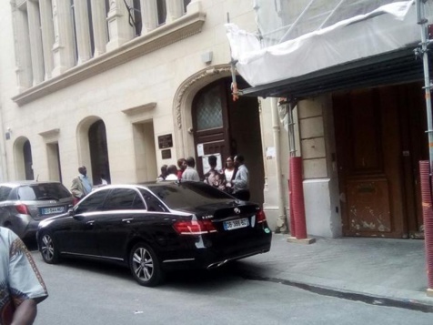 Dernière minute: L'opposition fait avorter une tentative de transfert des cartes vers les fiefs de l'Apr au Consulat du Sénégal à Paris Dernière minute: L'opposition fait avorter une tentative de transfert des cartes vers les fiefs de l'Apr au Consulat du Sénégal à Paris