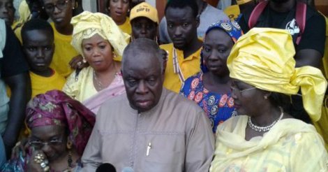 Diop Sy accuse: “Ce sont ceux qui n’ont pas de thème de campagne, qui s’adonnent à la violence” Diop Sy accuse: “Ce sont ceux qui n’ont pas de thème de campagne, qui s’adonnent à la violence”