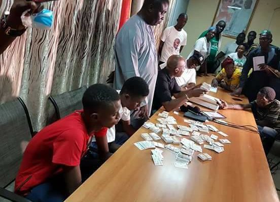 Urgent- Mermoz Sacré-Coeur : 2 jeunes arrêtés avec plus de 1000 cartes d’électeurs par Barthélémy Dias Urgent- Mermoz Sacré-Coeur : 2 jeunes arrêtés avec plus de 1000 cartes d’électeurs par Barthélémy Dias