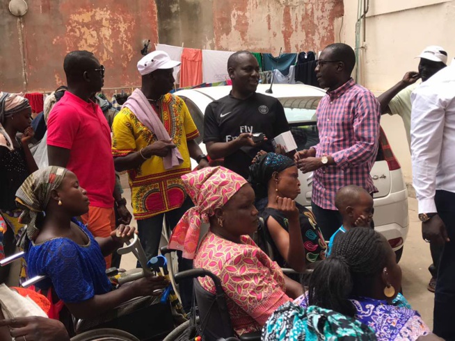 OEUVRES SOCIALES: Pape Diouf distribue des dons aux handicapés. OEUVRES SOCIALES: Pape Diouf distribue des dons aux handicapés.