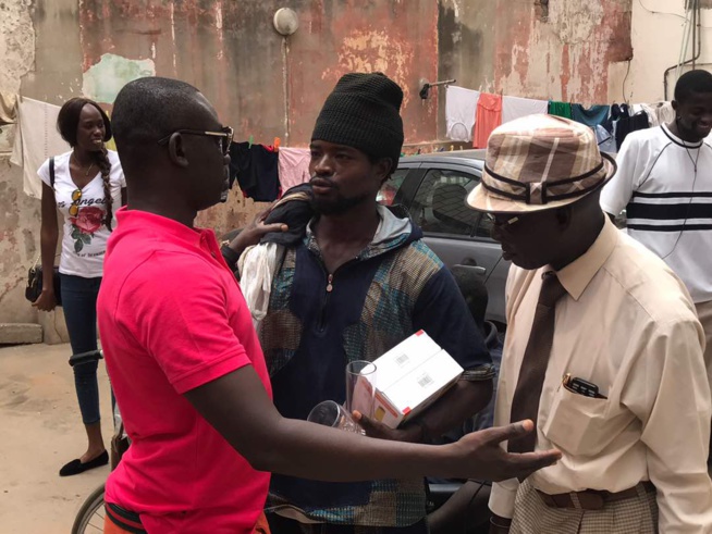 OEUVRES SOCIALES: Pape Diouf distribue des dons aux handicapés. OEUVRES SOCIALES: Pape Diouf distribue des dons aux handicapés.