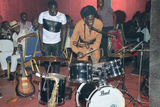 Cheikh Ndiguel Lo met le feu et casse la baraque au JET CAFÉ la nouvelle destination des Jet- Seteurs. Cheikh Ndiguel Lo met le feu et casse la baraque au JET CAFÉ la nouvelle destination des Jet- Seteurs.