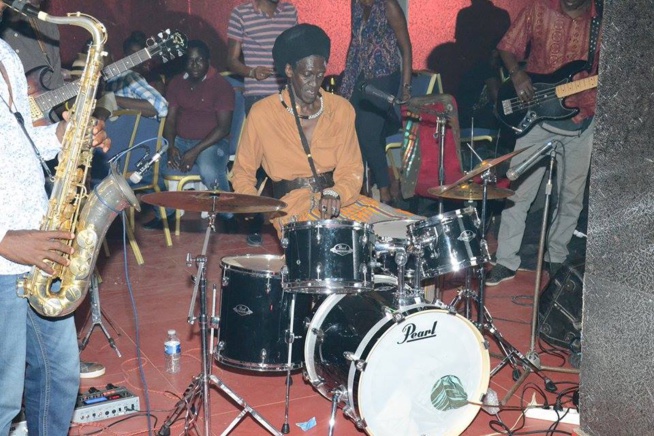 Cheikh Ndiguel Lo met le feu et casse la baraque au JET CAFÉ la nouvelle destination des Jet- Seteurs. Cheikh Ndiguel Lo met le feu et casse la baraque au JET CAFÉ la nouvelle destination des Jet- Seteurs.