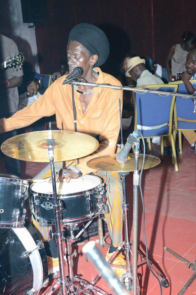 Cheikh Ndiguel Lo met le feu et casse la baraque au JET CAFÉ la nouvelle destination des Jet- Seteurs. Cheikh Ndiguel Lo met le feu et casse la baraque au JET CAFÉ la nouvelle destination des Jet- Seteurs.