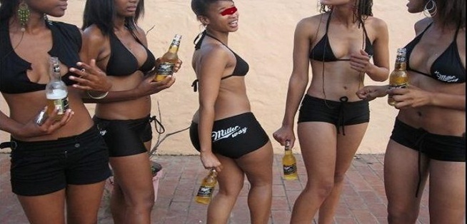 CYBER SEXUALITE A DAKAR: Les Mamies recruteuses guettent sur Facebook CYBER SEXUALITE A DAKAR: Les Mamies recruteuses guettent sur Facebook