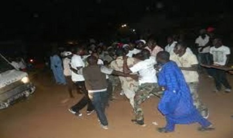 Rixe entre militants de l’Apr à Fatick : Le frère du ministre Mbagnick Ndiaye ouvre le feu, trois blessés... Rixe entre militants de l’Apr à Fatick : Le frère du ministre Mbagnick Ndiaye ouvre le feu, trois blessés...