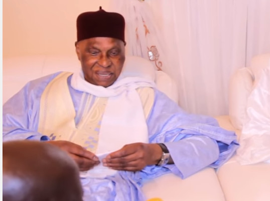 Abdoulaye Wade « j’ai quitté le pouvoir avec 700 000 francs, UN roi m’a offert 5 milliards