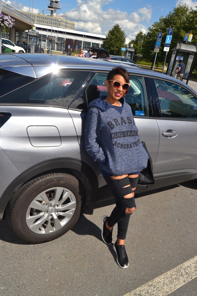 WUYUMA EUROPEAN TOUR: Arrivée de Viviane Chedid à l'aéroport d'Arlanda de Stockolm. Regardez WUYUMA EUROPEAN TOUR: Arrivée de Viviane Chedid à l'aéroport d'Arlanda de Stockolm. Regardez