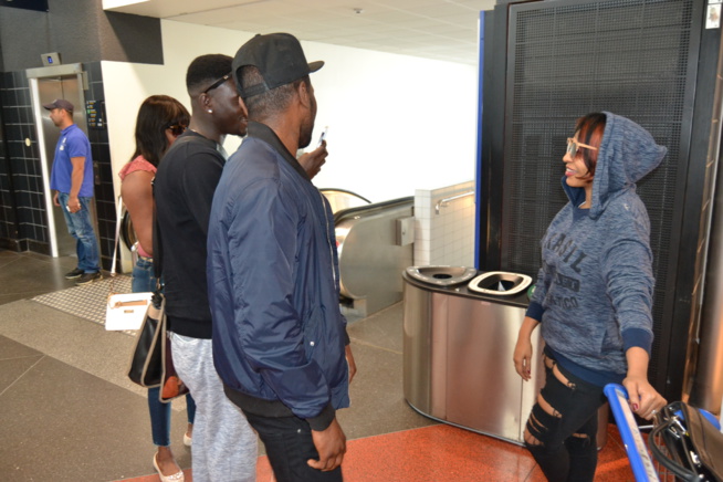 WUYUMA EUROPEAN TOUR: Arrivée de Viviane Chedid à l'aéroport d'Arlanda de Stockolm. Regardez WUYUMA EUROPEAN TOUR: Arrivée de Viviane Chedid à l'aéroport d'Arlanda de Stockolm. Regardez