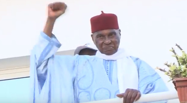 Déclaration de Me Abdoulaye Wade, après avoir voté…Regardez Déclaration de Me Abdoulaye Wade, après avoir voté…Regardez