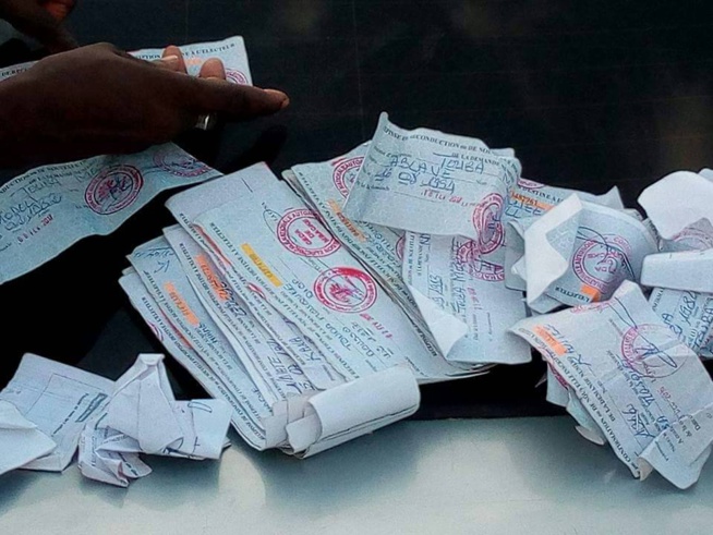 (Photos) Voici les récépissés ramassés dans la permanence de Abdoulahad Seck Sadaga, à Touba (Photos) Voici les récépissés ramassés dans la permanence de Abdoulahad Seck Sadaga, à Touba