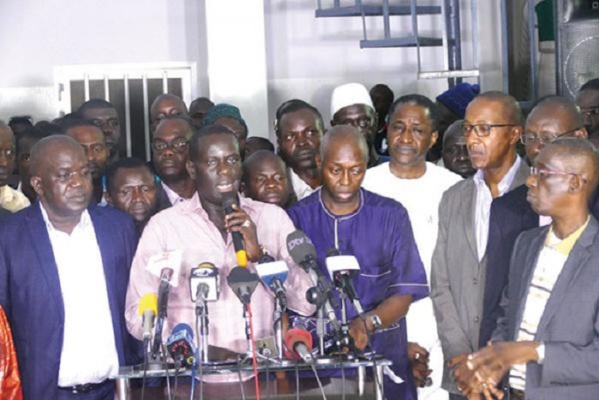 Médias internationaux sur le scrutin sénégalais: RFI souligne les "problèmes d'organisation, ce qui n'est pas habituel au Sénégal" Médias internationaux sur le scrutin sénégalais: RFI souligne les "problèmes d'organisation, ce qui n'est pas habituel au Sénégal"