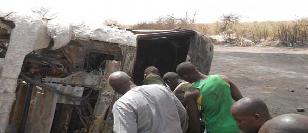 Vidéo: Un bus transportant des étudiants percute un camion chargé de ciment, 2 morts et plusieurs blessés…Regardez Vidéo: Un bus transportant des étudiants percute un camion chargé de ciment, 2 morts et plusieurs blessés…Regardez