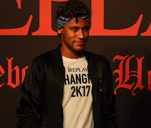 Neymar arrive finalement vendredi à Paris! Neymar arrive finalement vendredi à Paris!