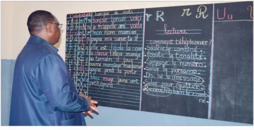 Macky Sall va définitivement mettre fin aux abris provisoires pour l'émergence pour une éducation de qualité : Macky Sall va définitivement mettre fin aux abris provisoires pour l'émergence pour une éducation de qualité :