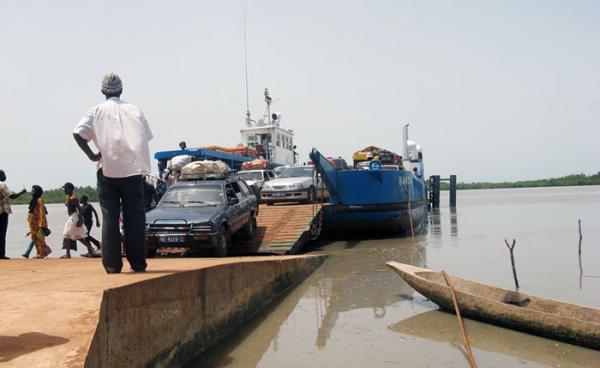 INFRASTRUCTURES-Gambiens et Sénégalais ont échangé sur la construction du pont de Farafegny (COMMUNIQUÉ) INFRASTRUCTURES-Gambiens et Sénégalais ont échangé sur la construction du pont de Farafegny (COMMUNIQUÉ)