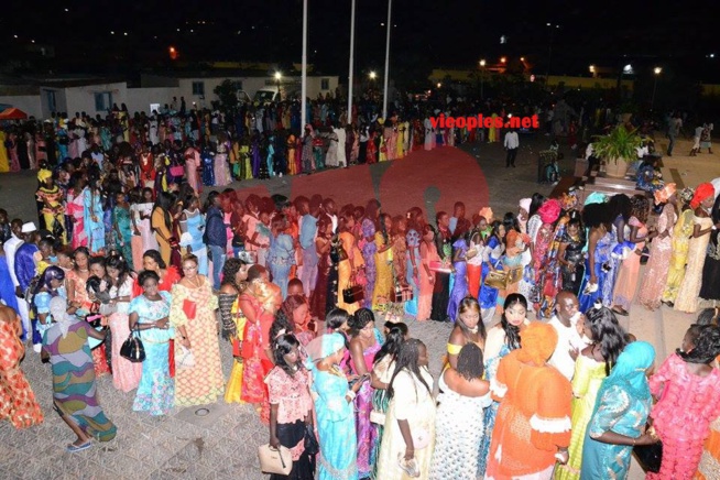 Premiers images: Momo Dieng draine du monde pour sa première sortie au grand theatre. Premiers images: Momo Dieng draine du monde pour sa première sortie au grand theatre.